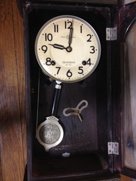 精工舎 戦後スリゲル調掛時計 塗装のレストア - 路地裏の骨董カフェ