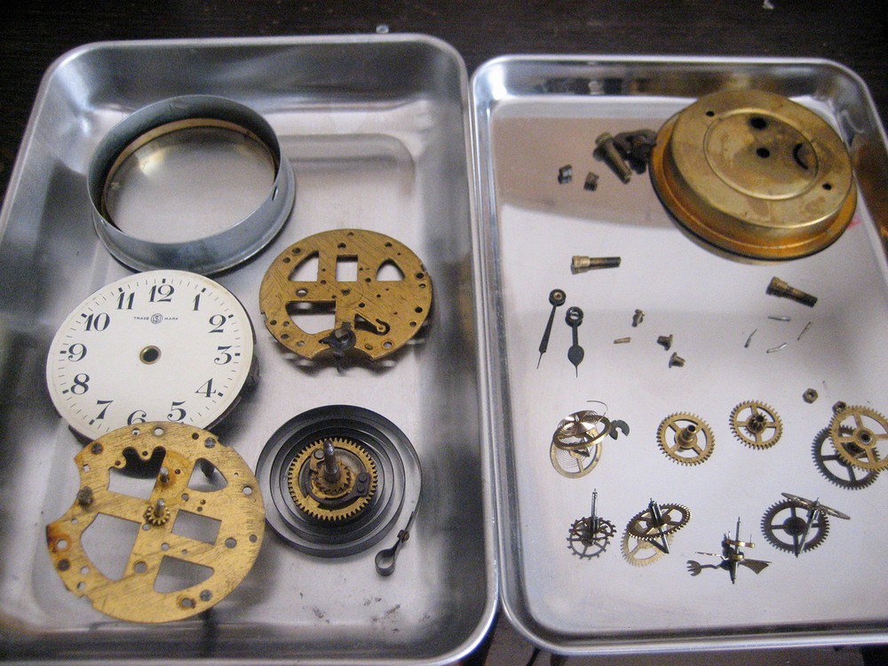 昭和初期 鶴巻時計アンチモニー置時計の修理 - 路地裏の骨董カフェ