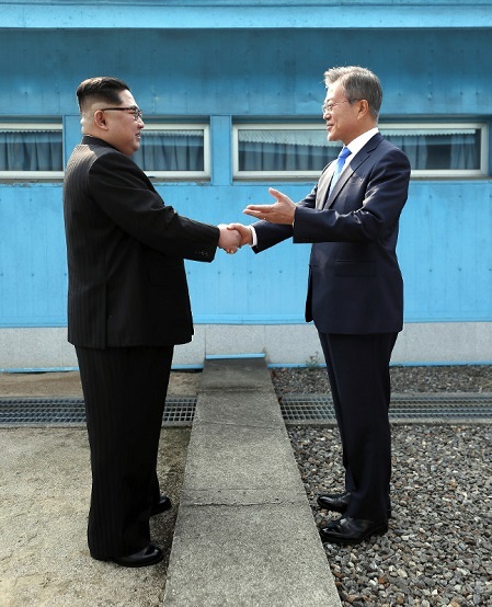 実際に２０１７年に韓国大統領となった文在寅は、韓国が北朝鮮と統一され、米国や日本の敵になるための行動を着々を実行している。