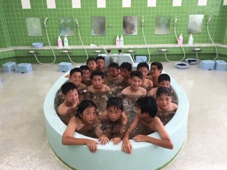 サッカー少年合宿風呂 