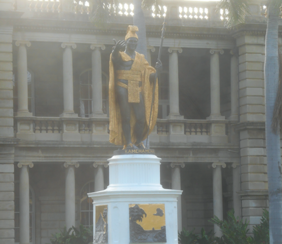 ハワイに3つあるカメハメハ大王像 アメリカ観光おすすめスポットまとめ