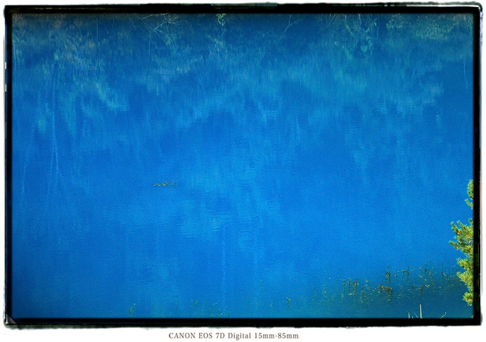 長野県の青い池1911naganobluepond03.jpg
