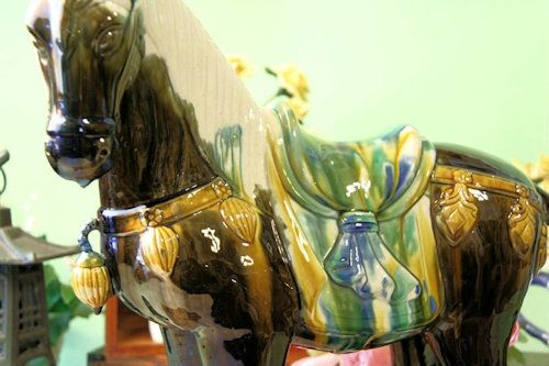 唐三彩風の馬の陶器の置物