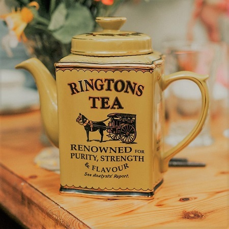 Ringtons Tea 1938年に発売された紅茶缶がティーポットに?!