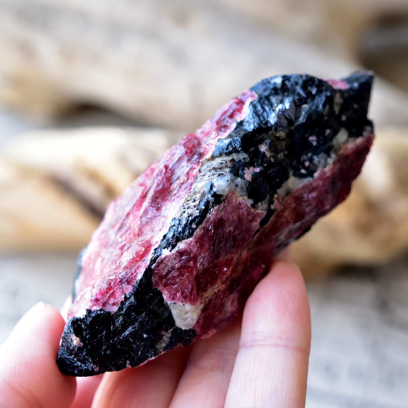 ユーディアライト バラの棘 カナダ産 123g/ 鉱物・結晶原石 - 天然石