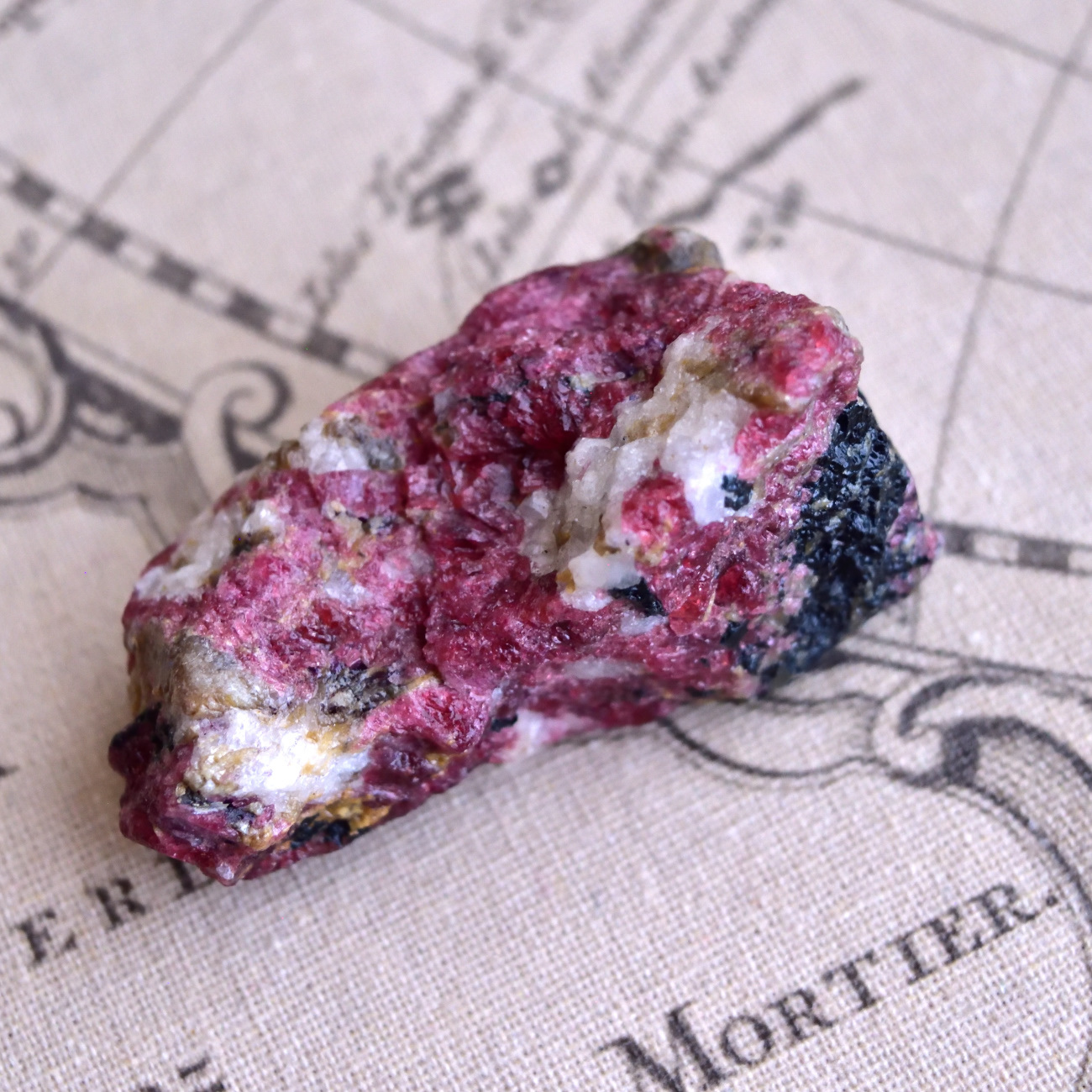 ユーディアライト バラの棘 カナダ産 88.1g/ 鉱物・結晶原石 - 天然石