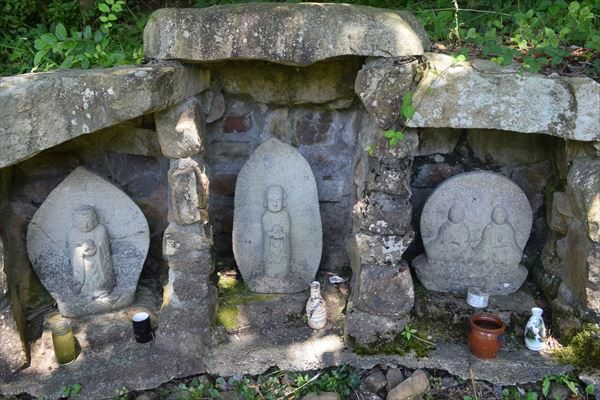 富山県の双体道祖神 - 石仏探訪 ー高遠石工の作品を訪ねてー